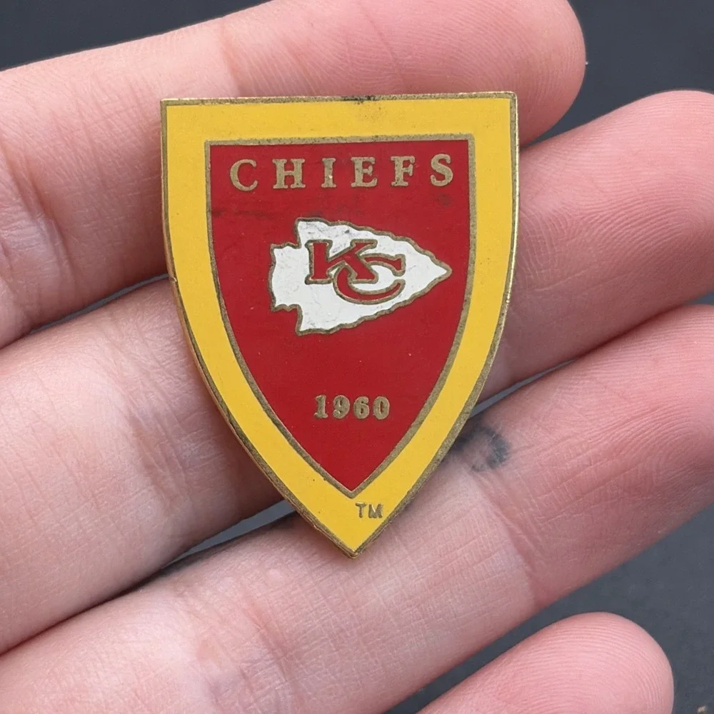 Kansas City‎ Chiefs NFL Football Shield Crest Lapel Hat Pin
